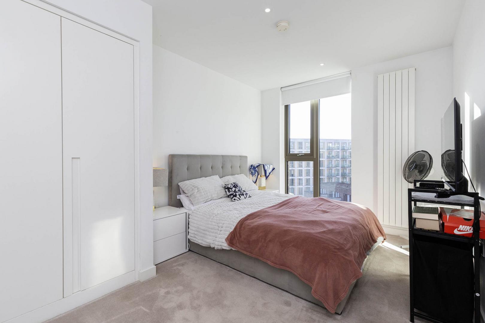 Beautiful 2 bed 2 bath in the popular development in Royal Wharf Admiralty Avenue, Royal Wharf